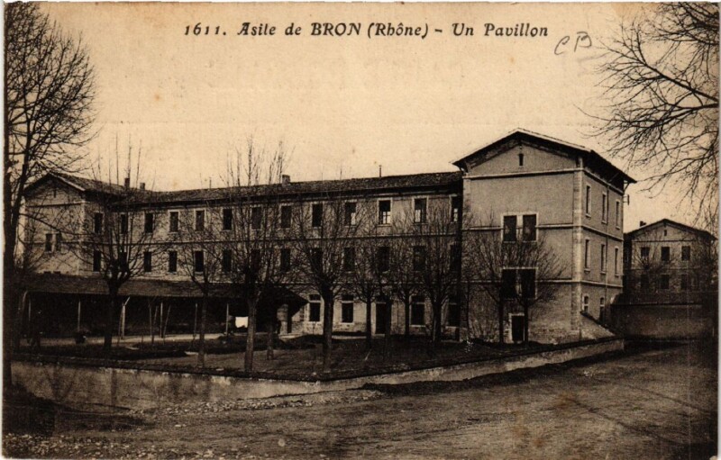 Carte postale ancienne Asile de Bron Un Pavillon