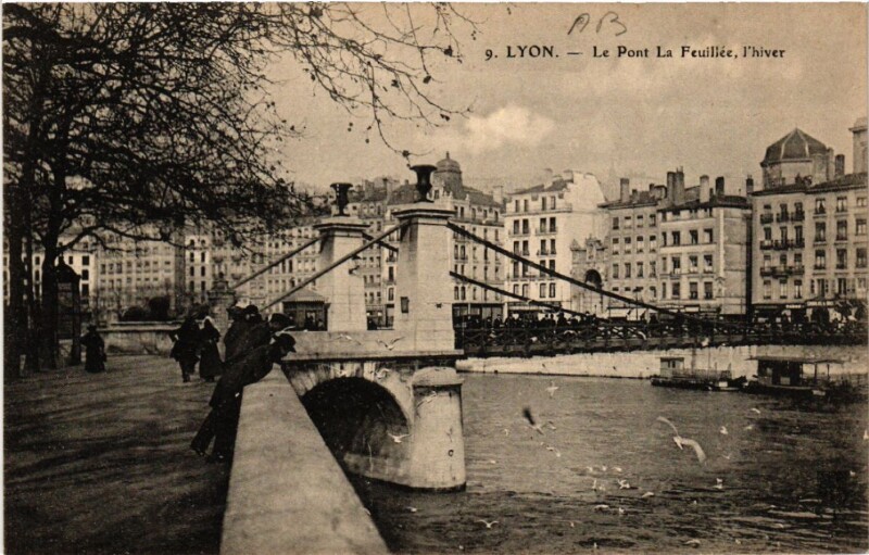 Carte postale ancienne Lyon Le Pont de la Feuillee l'hiver