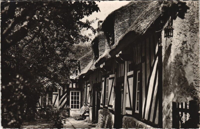 Carte postale ancienne Houlgate Vieille Chaumiere Normande à Houlgate