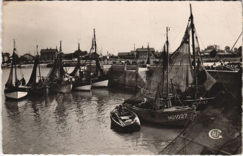 Carte postale ancienne Honfleur L'Avant Port à Honfleur