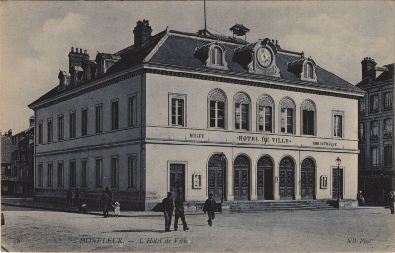 Carte postale ancienne Honfleur L'Hotel de Ville à Honfleur