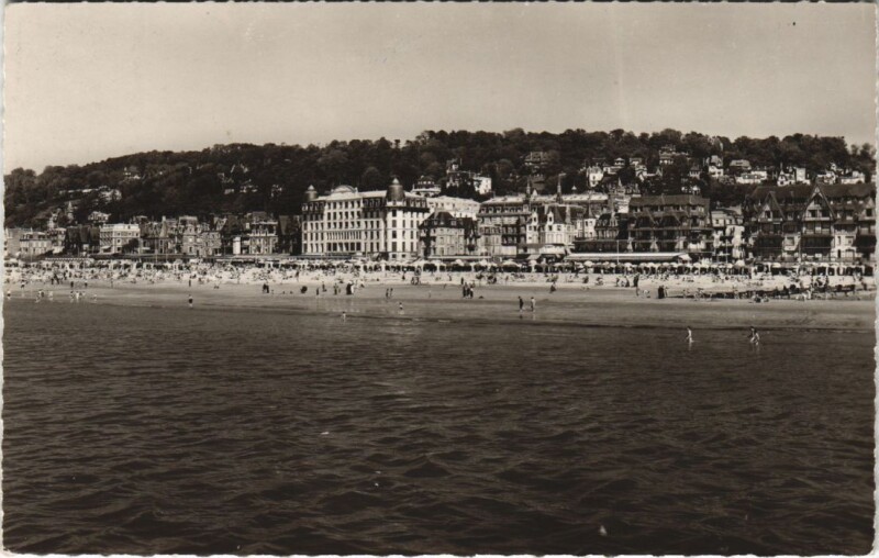 Carte postale ancienne Trouville Vue Generale de la Plage
