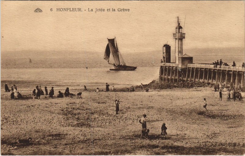 Carte postale ancienne Honfleur La Jetee et la Greve à Honfleur