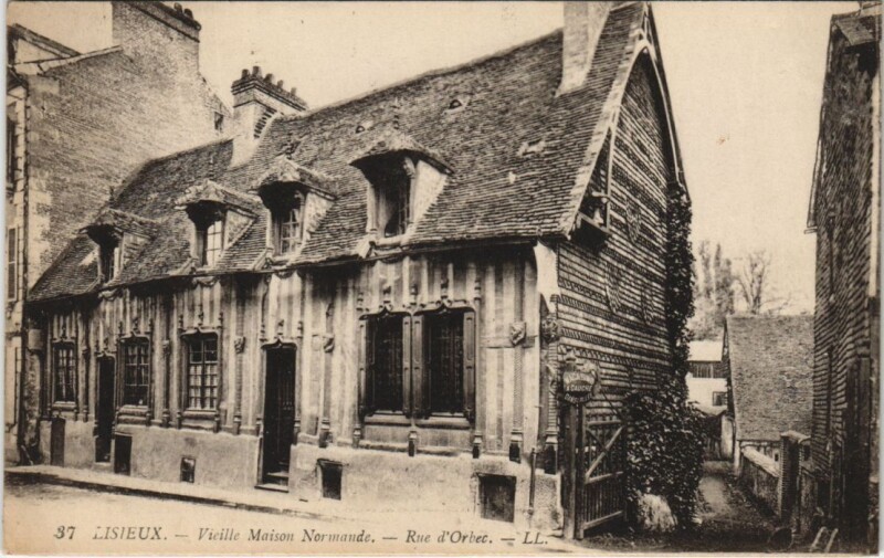 Carte postale ancienne Lisieux Vieille Maison Normande - Rue d'Orbec à Lisieux