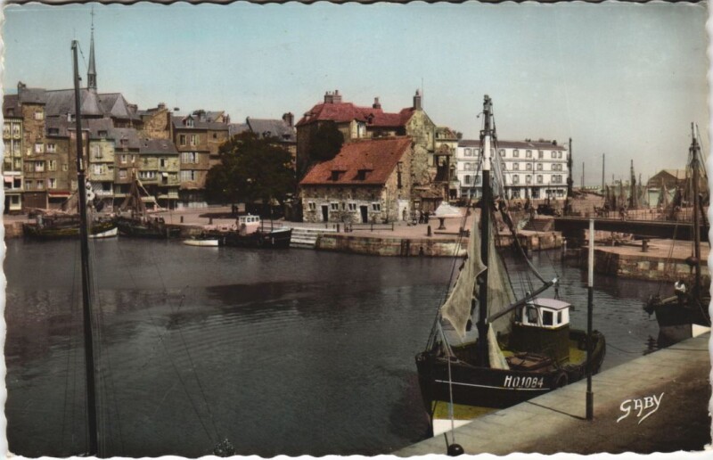 Carte postale ancienne Honfleur Le Vieux Bassin et la Lieutenance à Honfleur