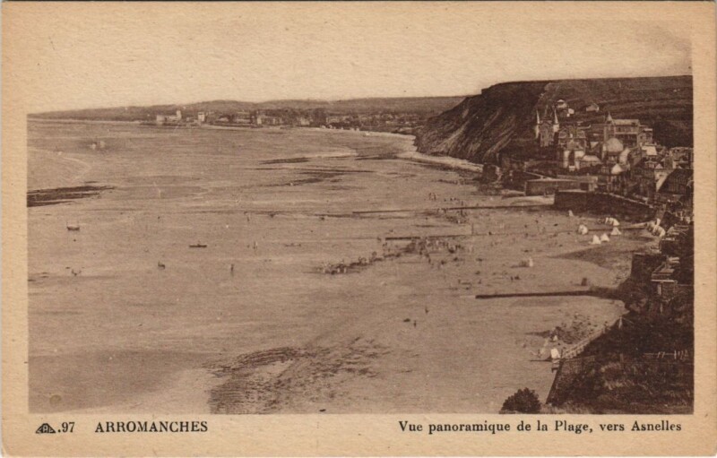 Carte postale ancienne Arromanches Vue Panoramique de la Plage