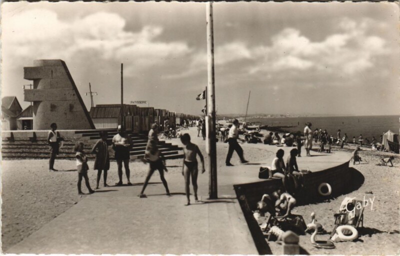 Carte postale ancienne Bernieres-sur-Mer La Plage