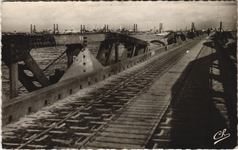 Carte postale ancienne Arromanches Port Winston Churchill