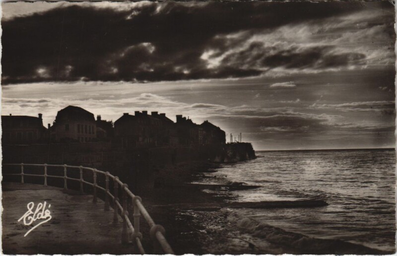 Carte postale ancienne Coucher de Soleil sur la Cote de Nacre