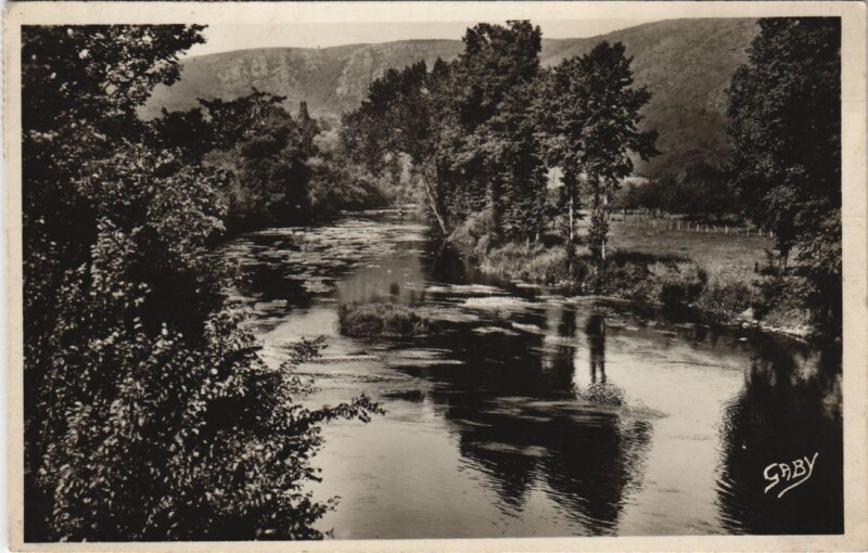 Carte postale ancienne Clecy Les Rives du Vey