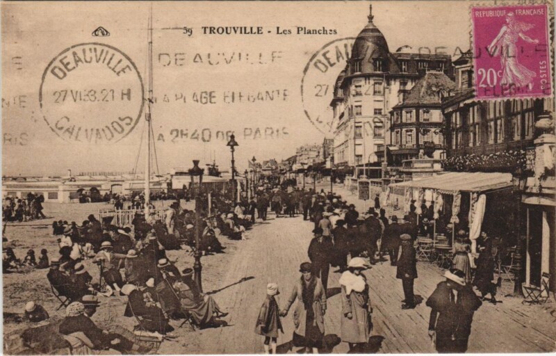 Carte postale ancienne Trouville Les Planches et le Bar du Soleil
