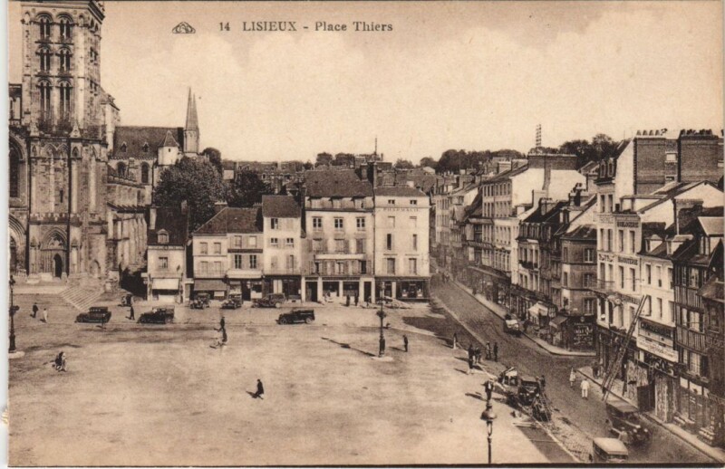 Carte postale ancienne Lisieux Place Thiers à Lisieux