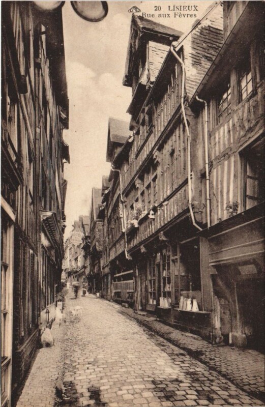 Carte postale ancienne Lisieux Rue aux Fevres à Lisieux