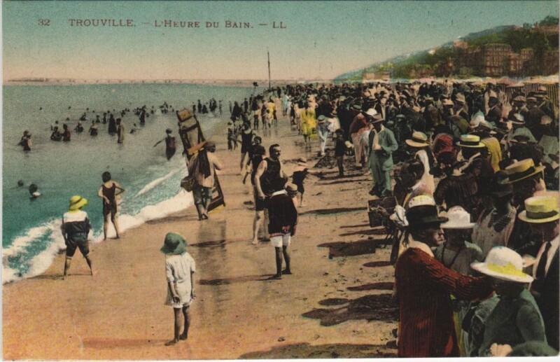 Carte postale ancienne Trouville L'Heure du Bain