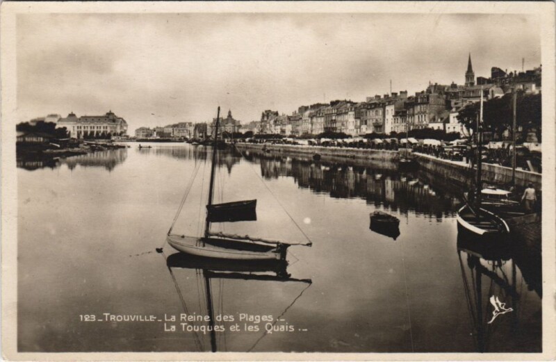 Carte postale ancienne Trouville La Touques et les Quais à Touques