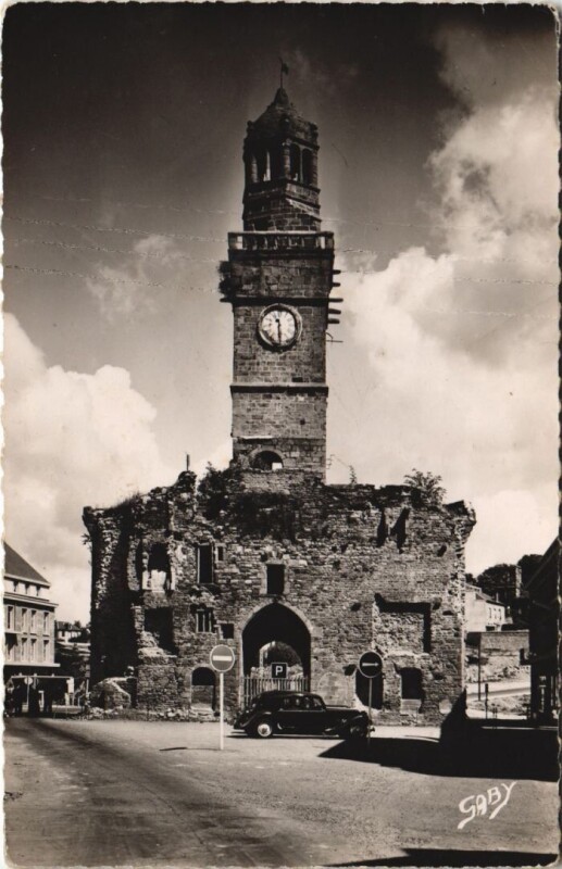 Carte postale ancienne Vire La Porte Horloge