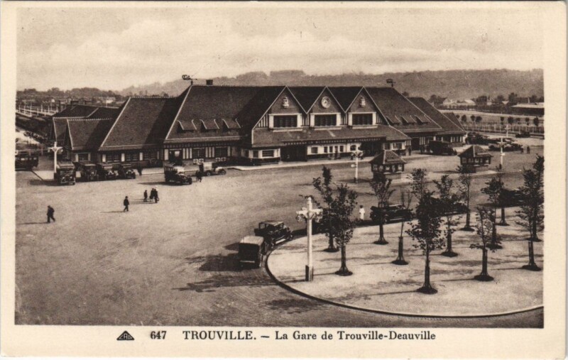 Carte postale ancienne Trouville La Gare de Trouville-Deauville à Deauville