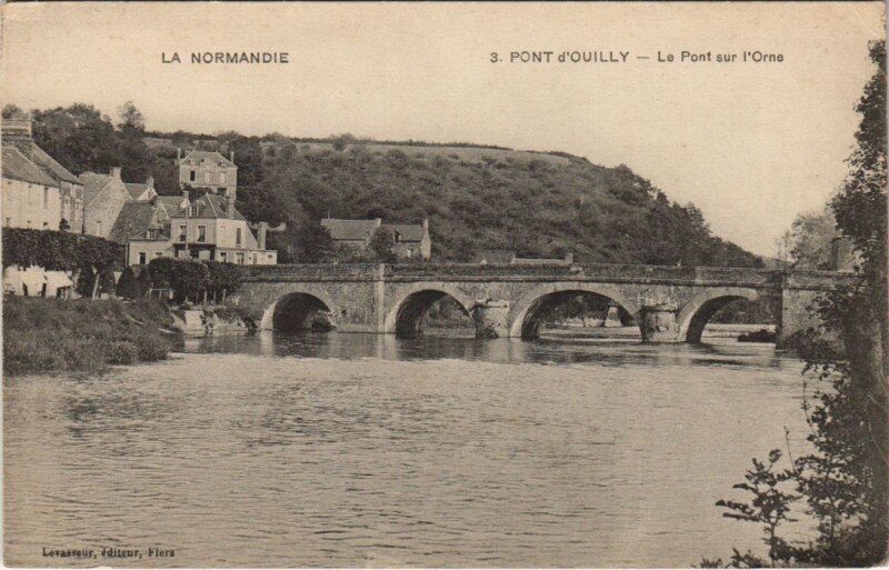 Carte postale ancienne Pont-d'Ouilly Le Pont sur l'Orne à Pont-d'Ouilly