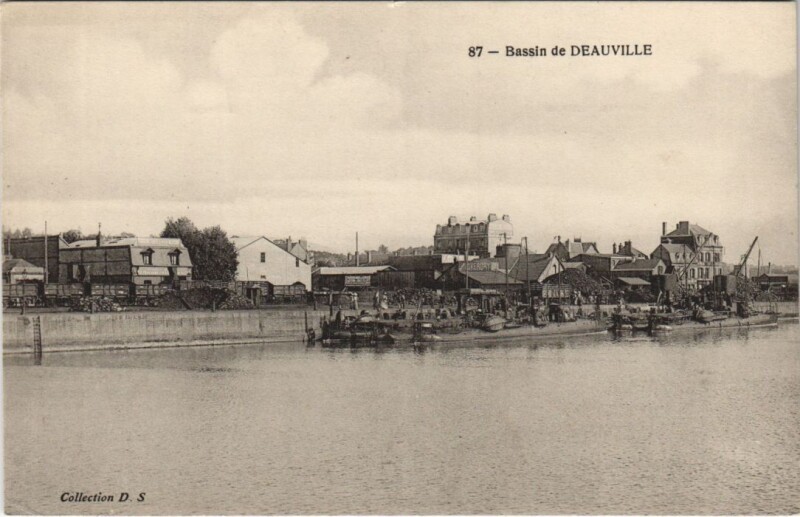 Carte postale ancienne Deauville Bassin à Deauville