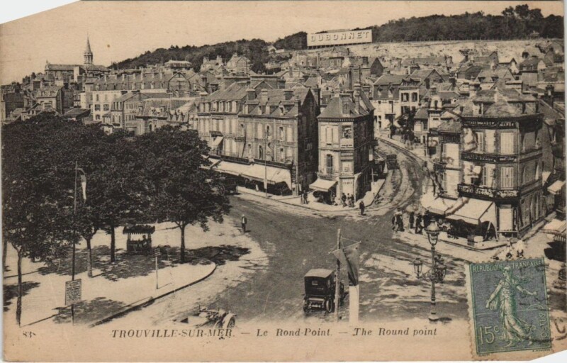 Carte postale ancienne Trouville Le Rond-Point
