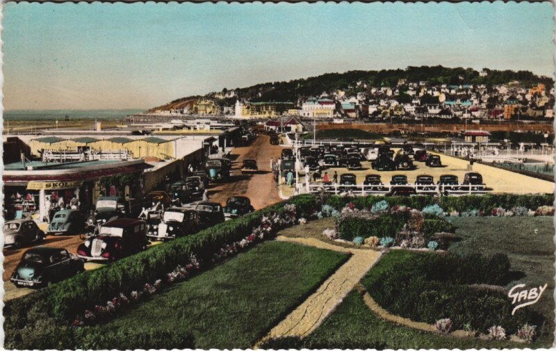 Carte postale ancienne Deauville Vue d'Ensemble vers Trouville à Deauville