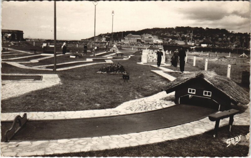 Carte postale ancienne Deauville La Plage Fleurie - Petit Golf des Sables d'Or à Deauville