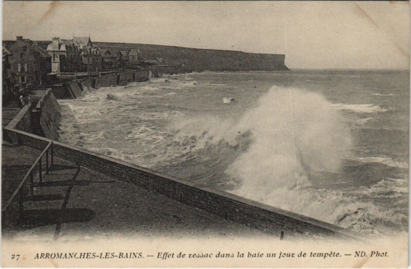 Carte postale ancienne Arromanches-les-Bains Stormy Weather à Arromanches-les-Bains