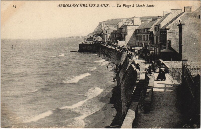 Carte postale ancienne Arromanches-les-Bains La Plage a Maree Haute à Arromanches-les-Bains