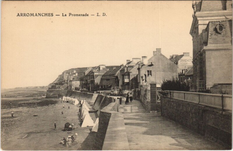 Carte postale ancienne Arromanches-les-Bains La Promenade à Arromanches-les-Bains