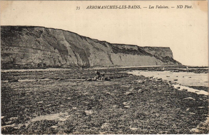 Carte postale ancienne Arromanches-les-Bains Les Falaises à Arromanches-les-Bains