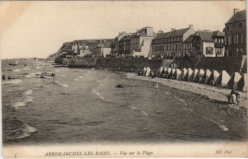 Carte postale ancienne Arromanches-les-Bains Vue sur la Plage à Arromanches-les-Bains