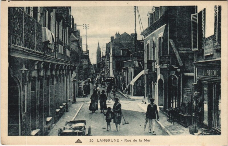Carte postale ancienne Langrune-sur-Mer Rue de la Mer à Langrune-sur-Mer