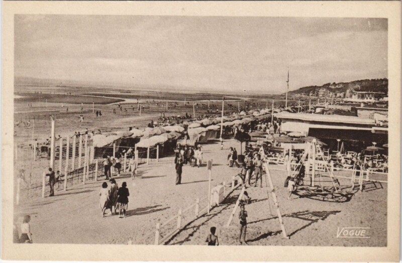 Carte postale ancienne Deauville La Plage et les Planches à Deauville