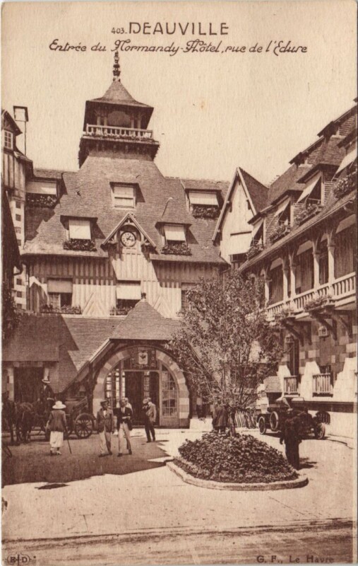 Carte postale ancienne Deauville Entree du Normandy Hotel à Deauville