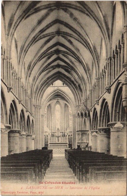 Carte postale ancienne Langrune-sur-Mer Interieur de l'Eglise à Langrune-sur-Mer