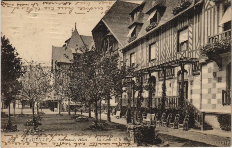 Carte postale ancienne Deauville Normandy-Hotel à Deauville