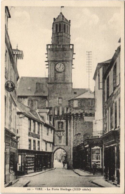 Carte postale ancienne Vire La Porte Horloge