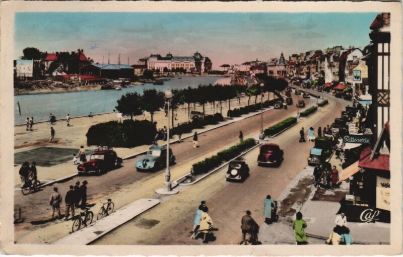 Carte postale ancienne Trouville-sur-Mer Vue Generale sur les Quais à Trouville-sur-Mer