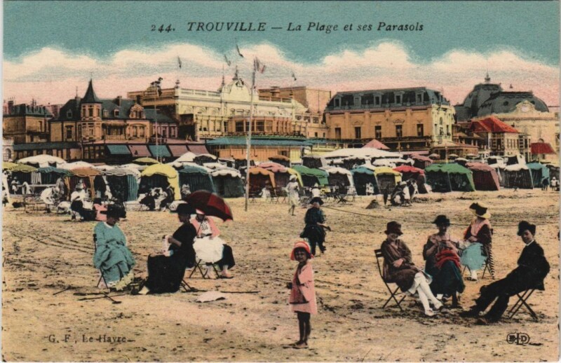 Carte postale ancienne Trouville-sur-Mer La Plage et ses Parasols à Trouville-sur-Mer