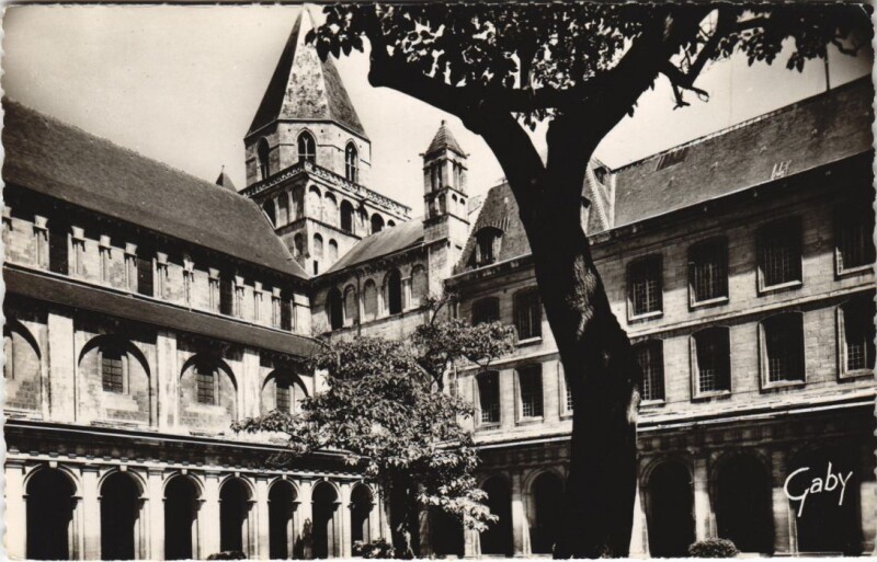 Carte postale ancienne Caen Cloitre de l'Abbaye aux Hommes
