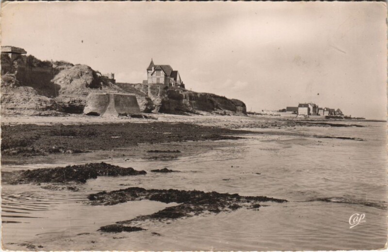 Carte postale ancienne Saint-Aubin-sur-Mer Les Falaises à Falaise