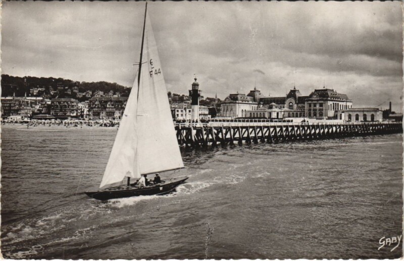 Carte postale ancienne Trouville-sur-Mer Deauville - Voilier a la Jetee à Deauville