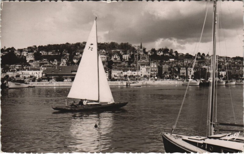 Carte postale ancienne Trouville-sur-Mer Deauville - Le Port des Yachts à Deauville