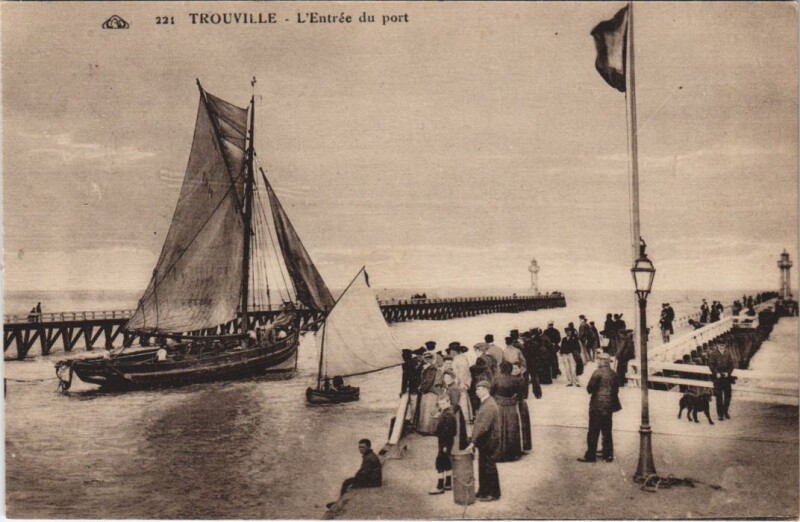Carte postale ancienne Trouville-sur-Mer L'Entree du Port à Trouville-sur-Mer