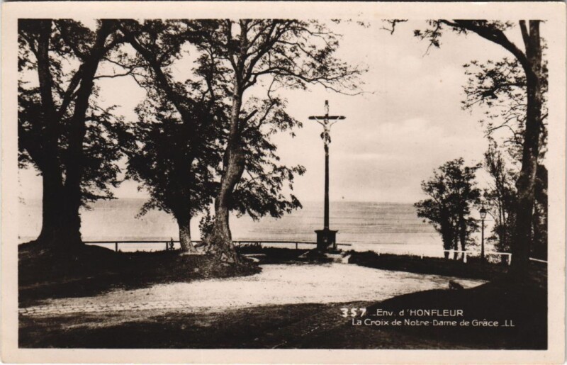 Carte postale ancienne Honfleur Environs - La Croix de Notre-Dame de Grace à Honfleur