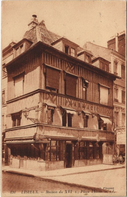 Carte postale ancienne Lisieux Maison du Xvi. Siecle - Place Thiers à Lisieux