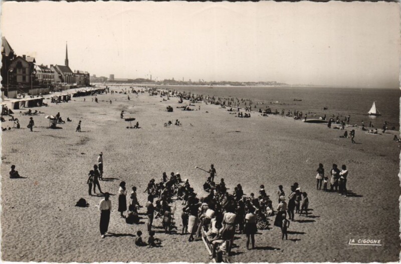 Carte postale ancienne Houlgate Le Cote Sud de la Plage à Houlgate