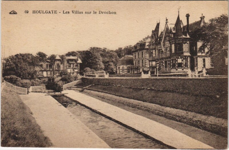 Carte postale ancienne Houlgate Les Villas sur le Drochon à Houlgate