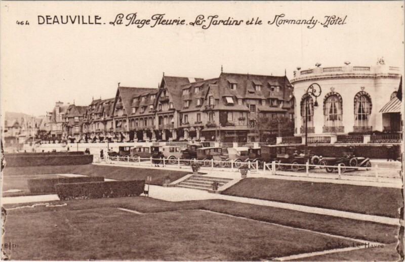 Carte postale ancienne Deauville Les Jardins et le Normandy Hotel à Deauville