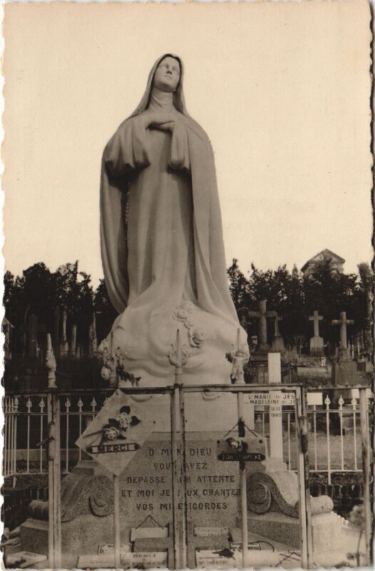 Carte postale ancienne Lisieux Ancienne Tombe de Sainte-Therese à Lisieux